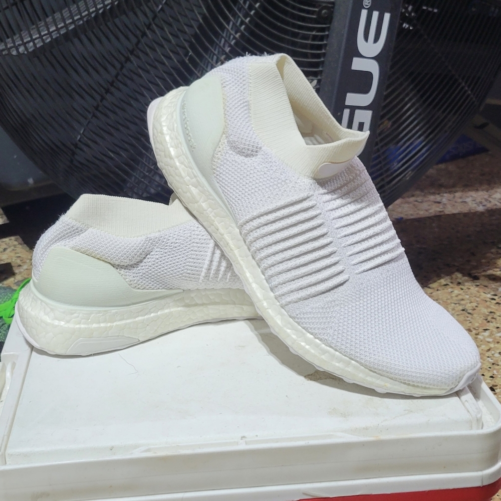 Adidas Triple White Ultraboost Laceless